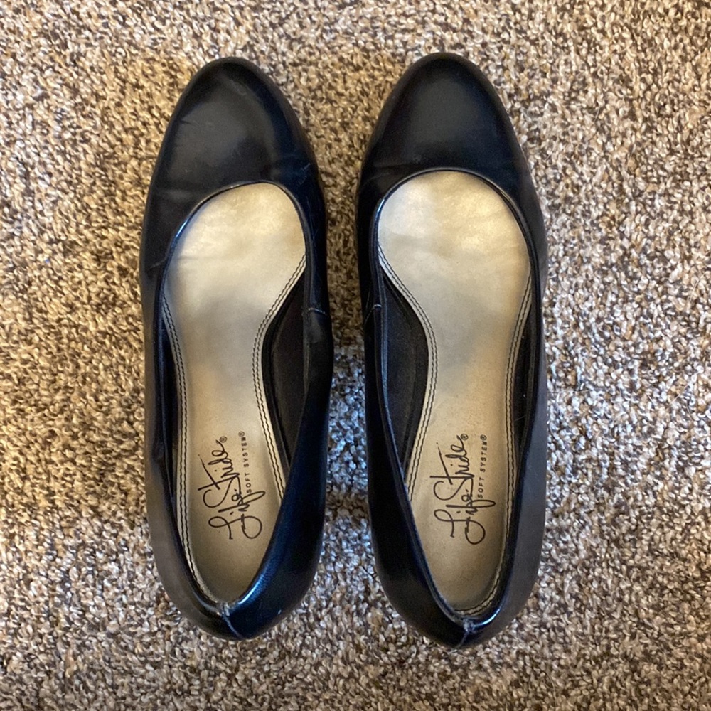 High Heel - Picture 3 of 10